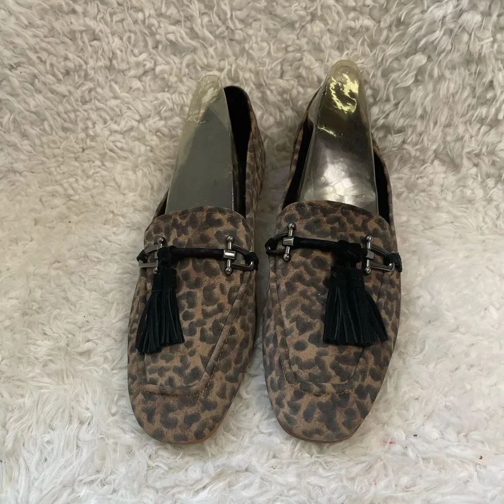 Clarks leather suede Leopard Print Loafers with Tassels accent Size 9.5M